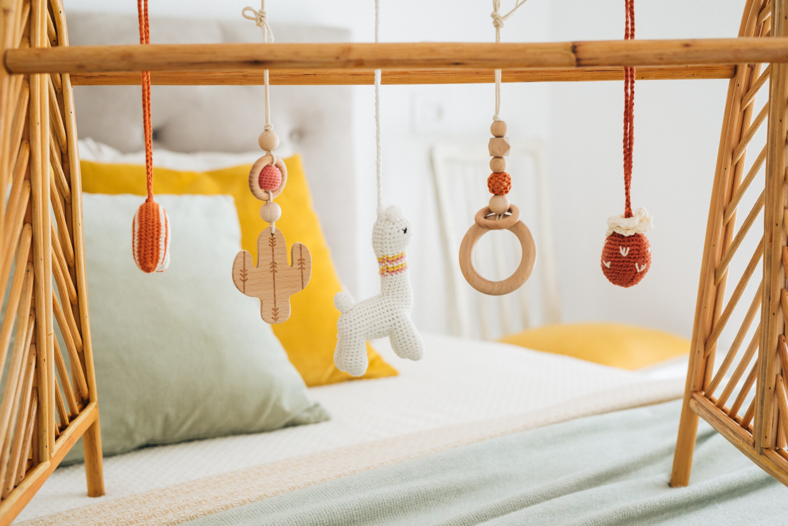 Rattan Baby Gym ANIELLA + Jucarii "PERU"